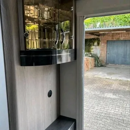 Luxus Wohnwagen Zur Vermietung Mit Ac, Markise, Wc Und Duschkabine
