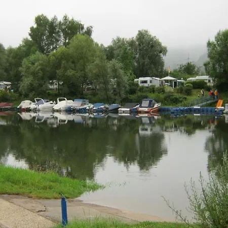 Campingplatz Luxus Wohnwagen Zur Vermietung Mit Ac, Markise, Wc Und Duschkabine Lauenforde