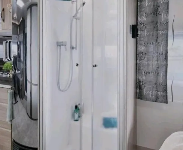 Luxus Wohnwagen Zur Vermietung Mit Ac, Markise, Wc Und Duschkabine Kemping *