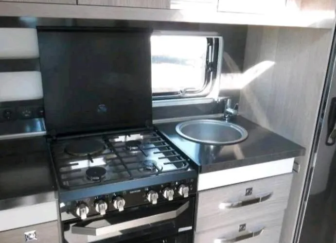 Kemping Luxus Wohnwagen Zur Vermietung Mit Ac, Markise, Wc Und Duschkabine