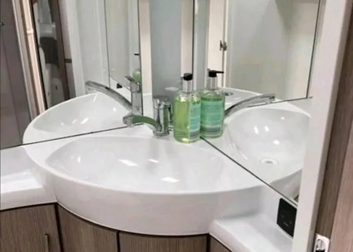 Luxus Wohnwagen Zur Vermietung Mit Ac, Markise, Wc Und Duschkabine *